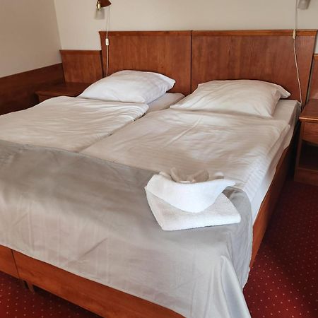 Hotel Dowhan Нове Екстериор снимка