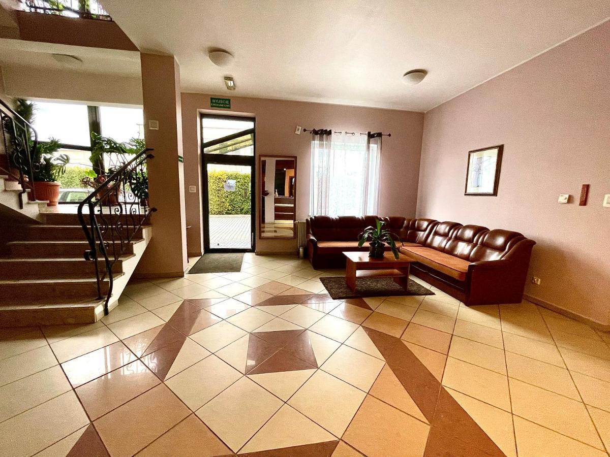 Hotel Dowhan Нове Екстериор снимка
