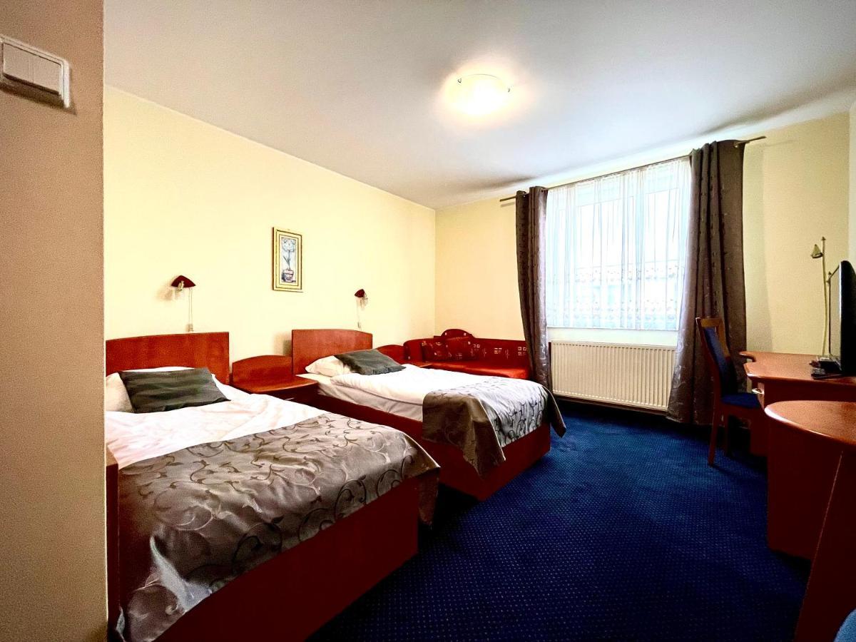 Hotel Dowhan Нове Екстериор снимка