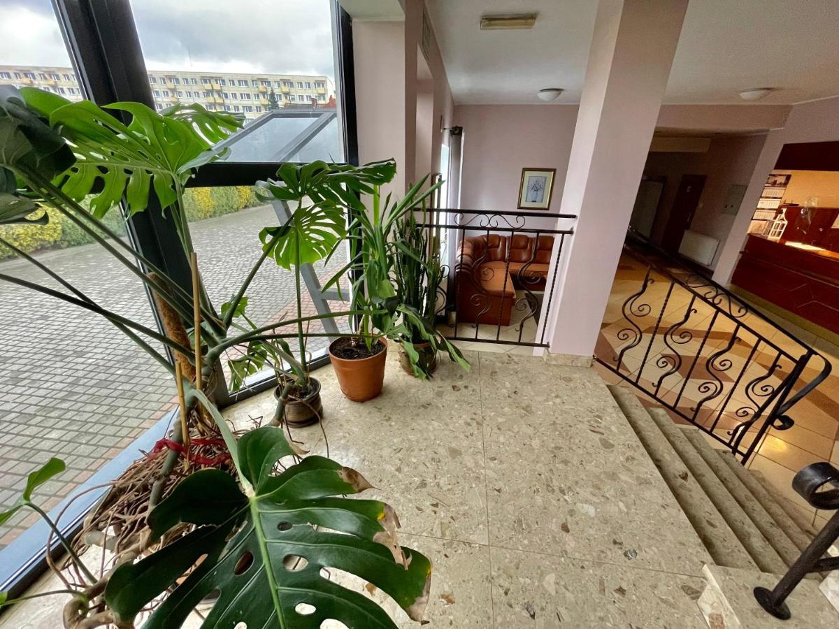 Hotel Dowhan Нове Екстериор снимка