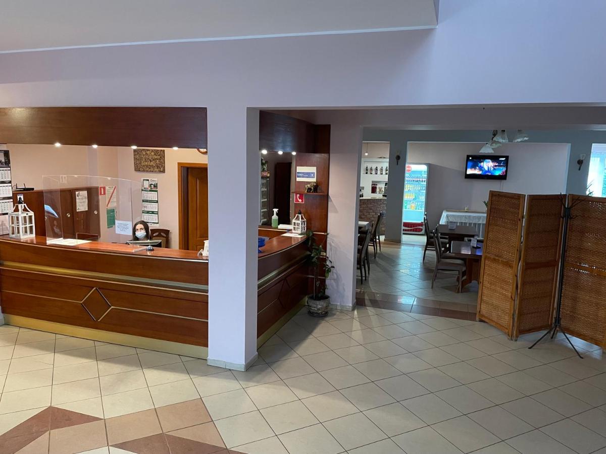 Hotel Dowhan Нове Екстериор снимка